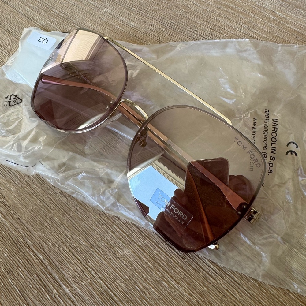 Excluded Tom Ford Sunglasses, New 295 - Picture 5 of 5